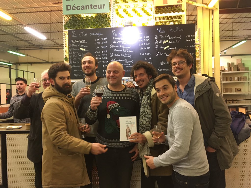 Un bon moment au <a href="/LeCravateClub/">Cravate Club</a> pour parler du #vin avec tonton Roland Lecarpentier ! On vous conseille son livre chez <a href="/LibreSolidaire/">Libre & Solidaire</a> ! 
Cc <a href="/Slowfood_Paris/">Slow Food Paris</a> #gastronomie #paris