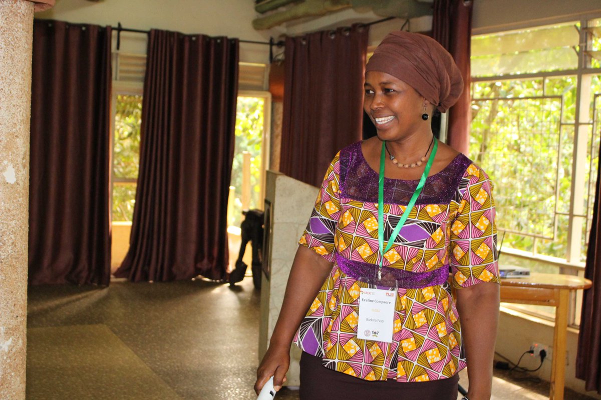 MakCAES's tweet image. Dr. Eveline Compare Sawodogo rounding up the week&apos;s @GREATAgResearch training with her topic on gender yield gaps in Burkina Faso. #GREATTLIIICourse