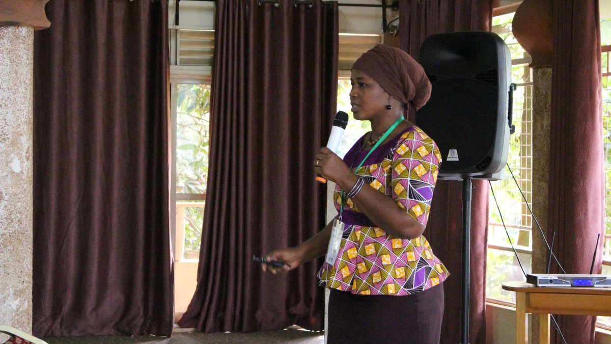 MakCAES's tweet image. Dr. Eveline Compare Sawodogo rounding up the week&apos;s @GREATAgResearch training with her topic on gender yield gaps in Burkina Faso. #GREATTLIIICourse