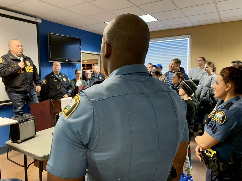 sppdmn's tweet image. Roll call. Western District.

Officers and volunteers are preparing to push a cart through Target with more than 230 kids.

Topics: providing hope to our community, crossing the street safely and building relationships. 

This is #shopwithacop.