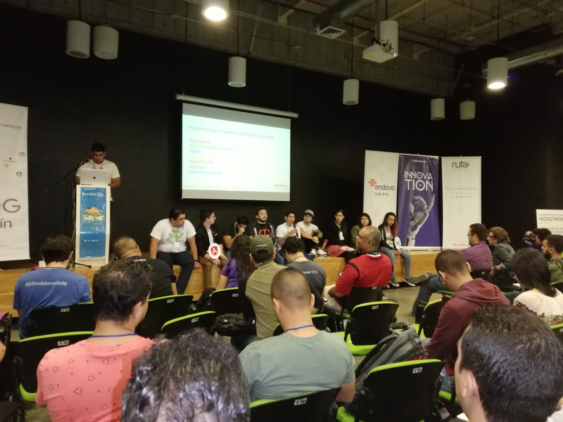 MilviaAlvarez11's tweet photo. The speakers of #Devfestmedellin2018 @gdgmed @gdg @googledevs @Google #devfest18 #DevFestStories https://t.co/urtBGuGOka