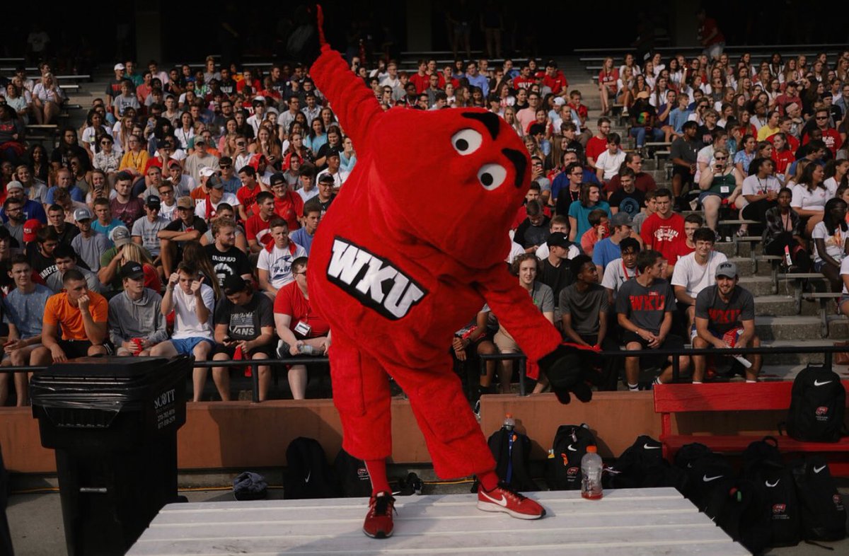 WKUBigRed's tweet photo. I’m pretty sure 39 has never looked this good.. 🎉

Help me celebrate by tagging me in some of your favorite memories with me from this past year! 

#HappyBirthdayToMe 🎈 https://t.co/9jY1Mg9B6b