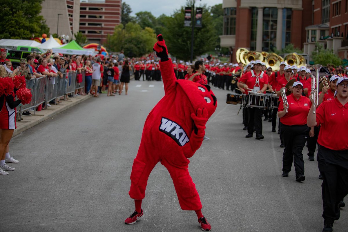 WKUBigRed's tweet photo. I’m pretty sure 39 has never looked this good.. 🎉

Help me celebrate by tagging me in some of your favorite memories with me from this past year! 

#HappyBirthdayToMe 🎈 https://t.co/9jY1Mg9B6b