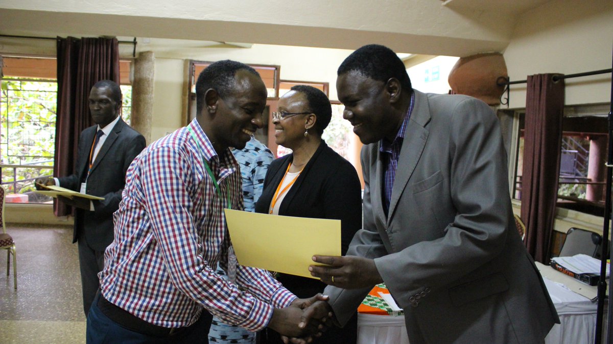 GREATAgResearch's tweet image. Closing ceremony of #GREATTLIIICourse. Joy in the room as participants receive their Certificates of participation in the course.