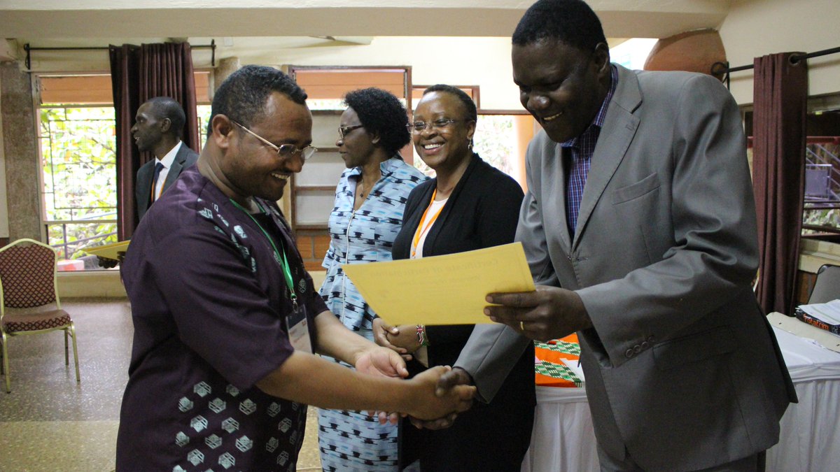 GREATAgResearch's tweet image. Closing ceremony of #GREATTLIIICourse. Joy in the room as participants receive their Certificates of participation in the course.