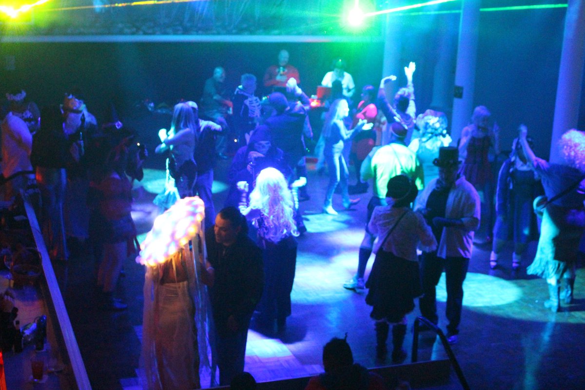 FishersBensalem's tweet photo. Kick off December with another Big Saturday Night at Club Atlantis! Dance the first night of December away, the party doesn’t end until 2 am! 💃🍸 

#December
#ClubAtlantis
#BigSaturdayNight
#Dance
#Cheers https://t.co/fuwO5zql8n