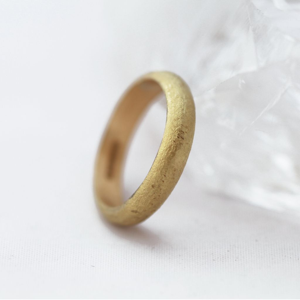 JandEJewellery's tweet image. Our 4mm D Profile 18ct Gold ‘Cononish’ ring with an organic finish handmade from sustainable Irish river gold and ethically sourced recycled gold.
buff.ly/2TpNL0A
#handpickedwetherby
#wetherby
#bostonspa
#harrogate
