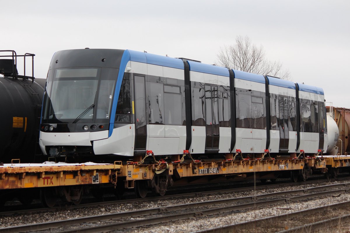 Canardiain's tweet photo. The final two Light Rail Vehicles, No. 501 and 514, have arrived in Waterloo Region!

(...and welcome back, 501, you big goof. 😜)

#wrLRT #myIONthetrain #iontracker #FLEXITY #wrAwesome https://t.co/4VI8YcOHuZ