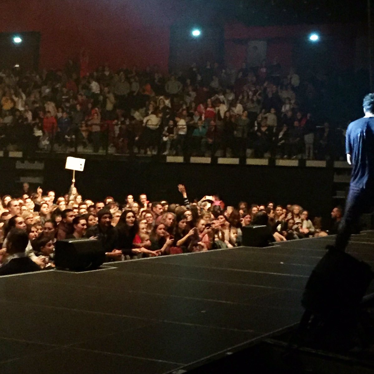 thyra00's tweet photo. @Amir_Off #onstage #bourgenbresse #colorful #Addictour https://t.co/aB8fdykAx2