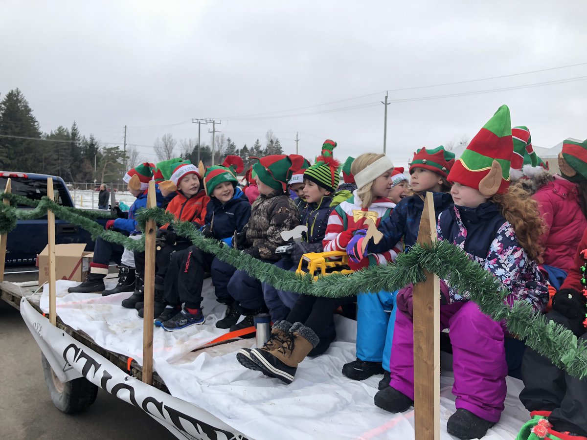 sjfgator's tweet photo. Great day at the Fergus Santa Claus Parade! #LiveWithOpenArms https://t.co/mMy77MsD2y