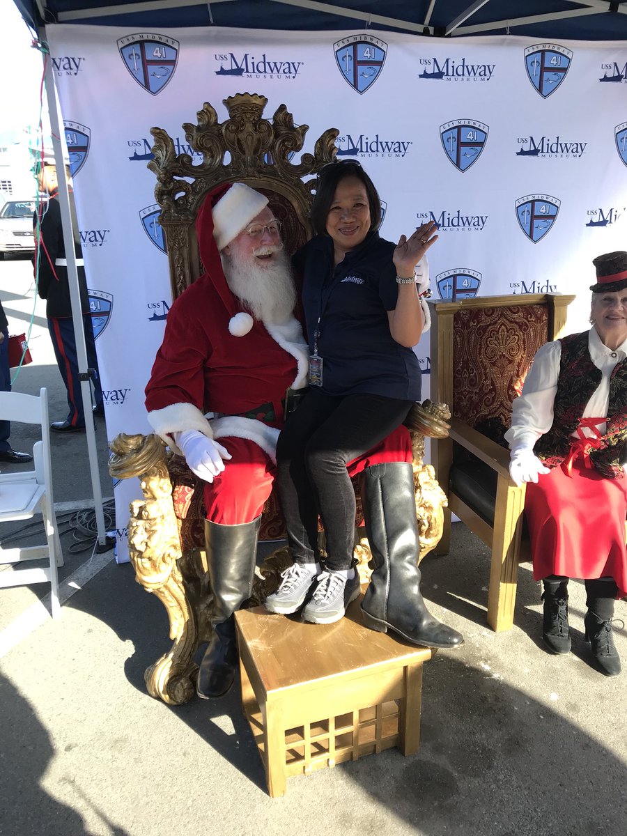 USSMidwayMuseum's tweet photo. Weβre having a blast on Navy Pier! Stop by until 2 pm for our Party on the Pier Toy Drive with the @USMC! We have @DelanaTweets & the @Star941FM Team in the house, Santa, @ChuckECheeses & more!
ππ
#ToysforTots #MidwayThanks #ToyDrive #DonateAToyGiveJoy https://t.co/xOluZKImEg