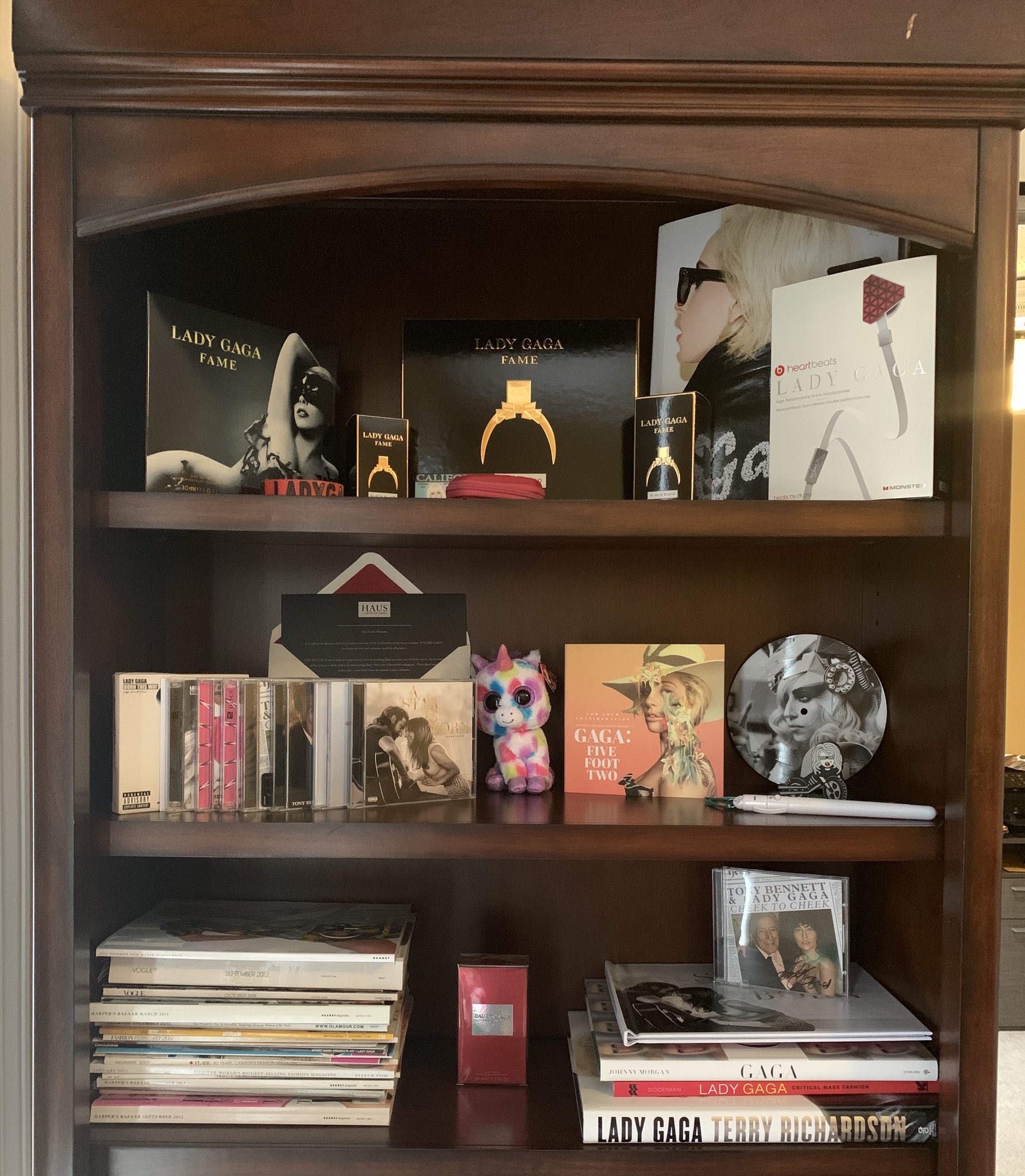 DtW6cmqWkAAT_zY?format=jpg&name=large