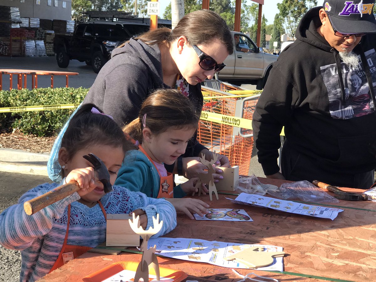 6650 Cypress kicking off December with record breaking kids workshop #600+ participants!  Pulled out every kit we had!  @DesireThorpe <a href="/OperaMichael/">Michael Opera</a> <a href="/bashermorales/">Javier Morales</a>