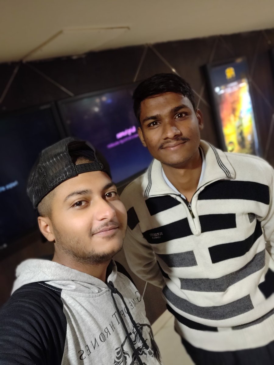 PAMMADj's tweet image. Robot 2.0 watching Now #2Point0 
#Robot2point0