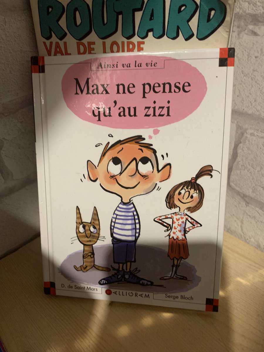 _Amixem's tweet photo. Y’a ça chez des potes je pense qu’ils essayent de me faire passer un message https://t.co/39YYv5KmYM