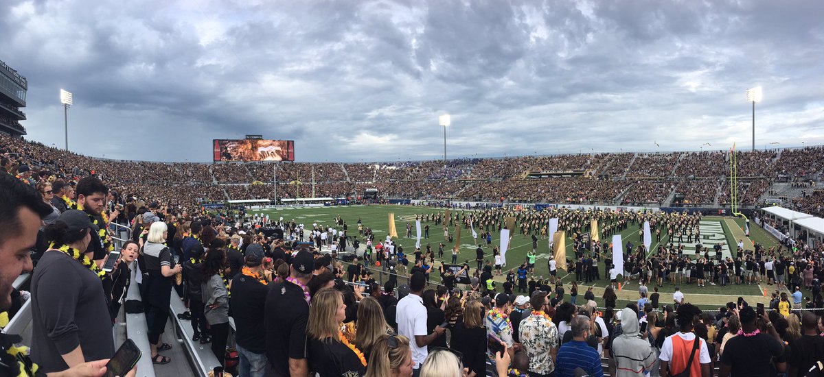 BasementOrlando's tweet photo. It is absolutely overwhelming to see every person in this stadium wearing a lei for KZ. Nothing in the world like UCF Football and those on the outside will never understand. #10HANA https://t.co/mBhqKPtV8w
