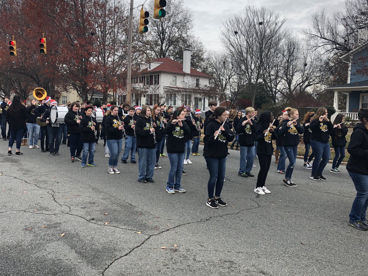 casandra_slagle's tweet photo. SMS Tigers Band Graham Christmas Parade great job guys!!! 🐅🎄📯🥁🎷🎺 https://t.co/h6mHfrL9KW