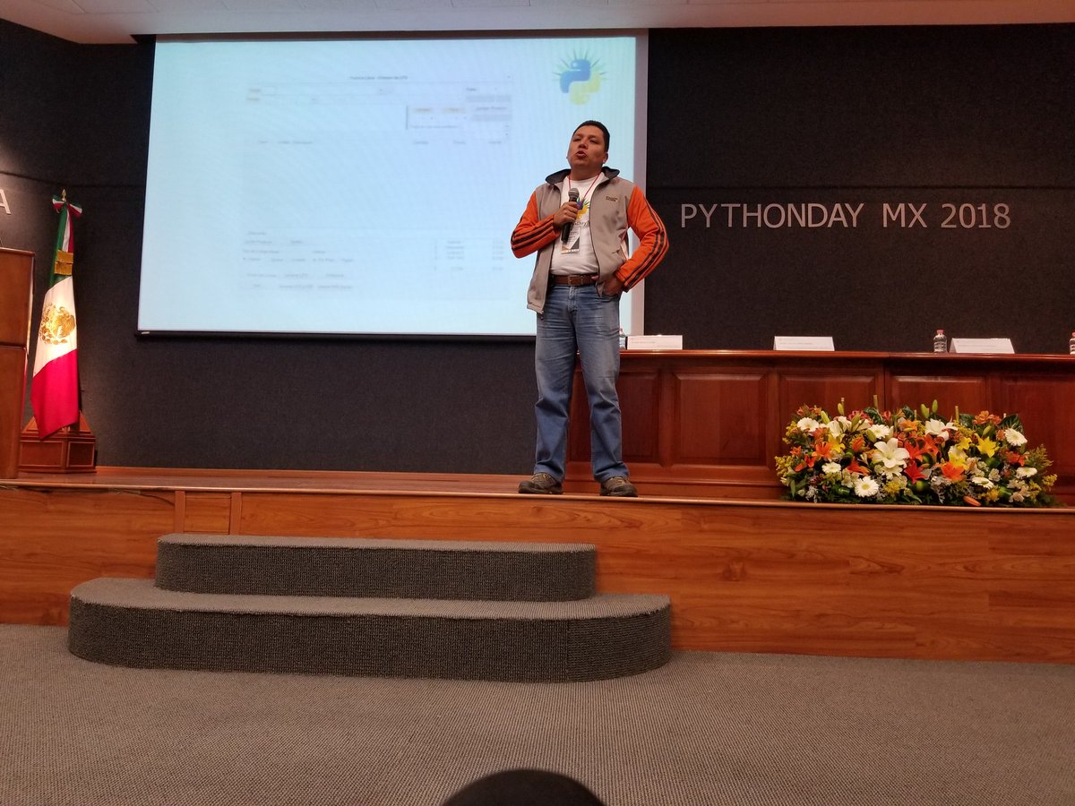 ManningBooks's tweet image. Primero keynote en #PythonDayMX por Mauricio Baeza - muy interesante!