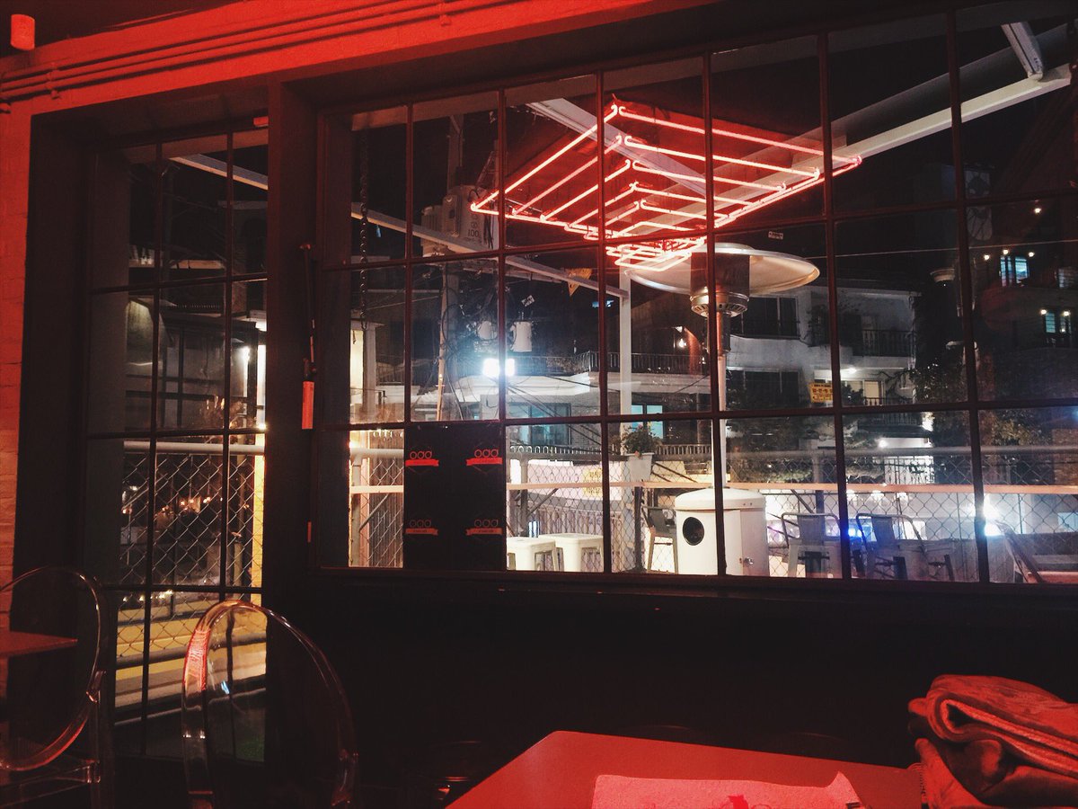 MIN9YUX6's tweet photo. 📍 ตามรอยเซเว่นทีน คิมมินกยู 🐶

" ร้าน Odd bar " ของ ซึลอง 2AM 
— พิกัด Itaewon exit 1

🌟 แนะนำ Lemon drop 💗

*ชั้น 3 บนร้านไก่ที่แนะนำไปในพิน บรรยากาศดีมาก แต่ช่วงนี้อากาศหนาว ก็นั่งอยู่ในร้านเถอะ ㅋㅋㅋㅋ

#MINGYU #SEVENTEEN 
#รีวิวเกาหลี #ตลาดนัดสวนแครอท https://t.co/y4oHbS7CVH