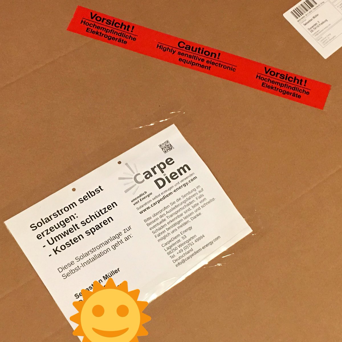 Heute kam mein Geburtstagsgeschenk 🎁 eine #Balkonsolaranlage die muss jetzt nur noch auf dem Balkon angeschlossen werden. Mal schauen wann sich die <a href="/badenovaAG/">Badenova</a> meldet. Angemeldet habe ich die Anlage schon, aber es muss wohl noch der Zähler getauscht werden. #greencity <a href="/solargeno/">Solar-Bürger-Genossenschaft eG</a>