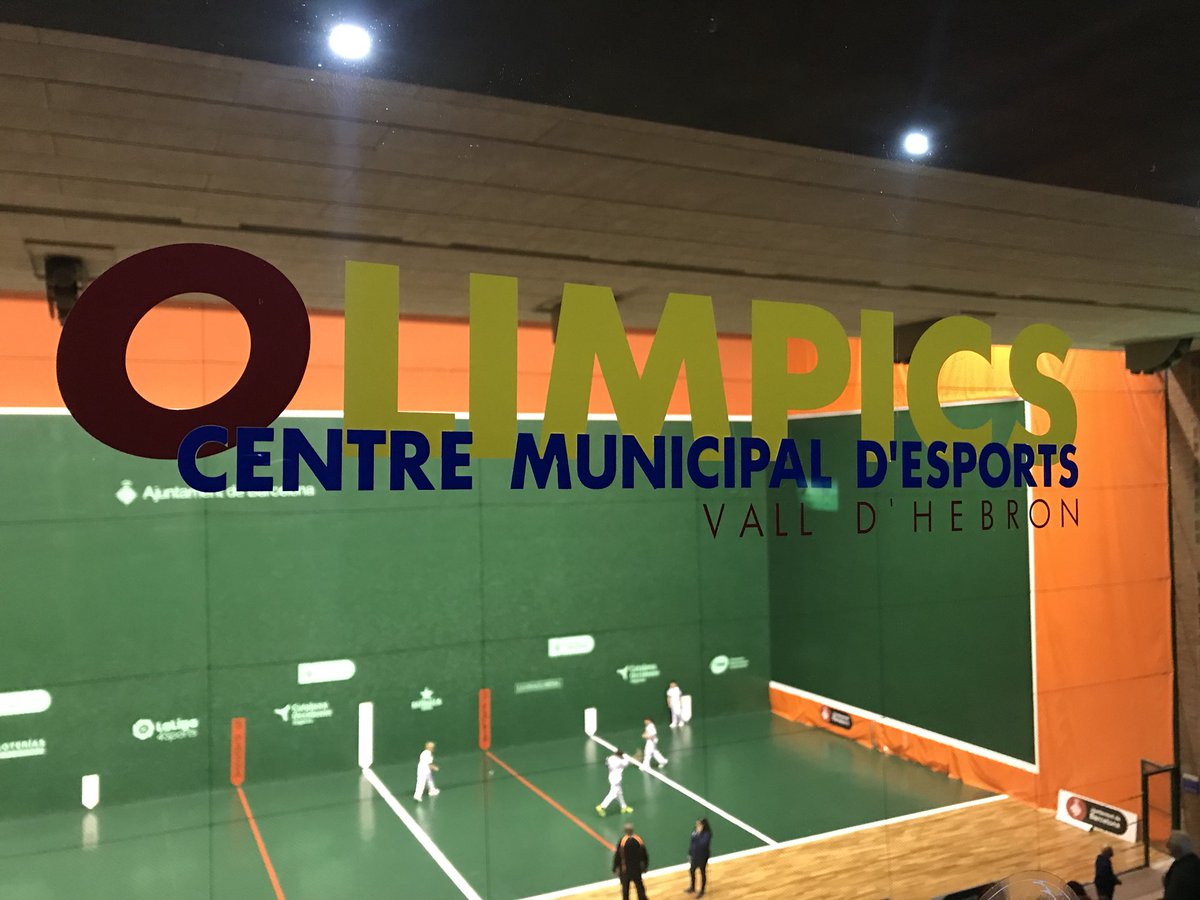 En aquests moments s’està disputant un partit entre els joves de l’Escola de Pilota a mà de Catalunya. Recordeu els frontons? Fa unes setmanes va vam viure aquí el <a href="/MundialPilota/">Campionats del Món de Pilota 2018</a>!!! #TICBPilota