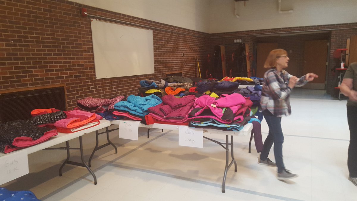 ejudon4's tweet photo. Winter Warm-up coat give- away at Butcher-Greene
#BGWinterWarmup
#WeAreGrandview @CaringForKidsKC 
@CityofGrandview 
@GrandviewMOPD 
@GrandviewCSD4 
@GMOAssistPrgrm 
@GrandviewMOFD https://t.co/rXTcTkMpot