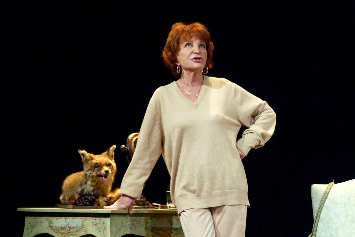 franckriester's tweet photo. Maria Pacôme a fait les belles heures de l’émission « Au théâtre ce soir » et nous a beaucoup fait rire dans ces nombreuses comédies que tous les Français connaissent et aiment.
Sincères condoléances à sa famille et à ses proches. https://t.co/dCpmT6Ta3x