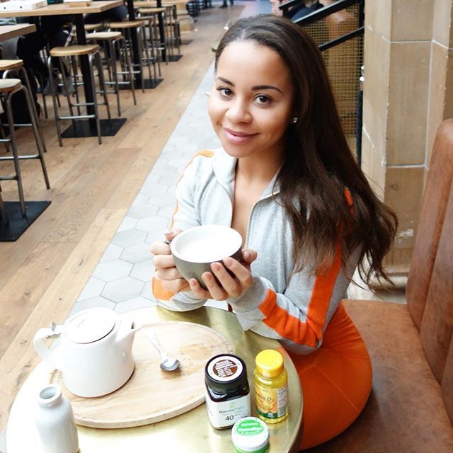 Aimee_Victoria's tweet photo. It’s starting to feel a lot like Christmas! Enjoying an afternoon tea with my winter essentials in Fulham wearing @sportfxcosmetics #TrainWithAim -
-
-
-
-
#GetHealthy #HealthyLife #HealthTalk #EatClean #EatLocal #FitFood #GlutenFree
#HealthyEating #Heal… https://t.co/ucAvZcw69g https://t.co/z5KNKMBIG2