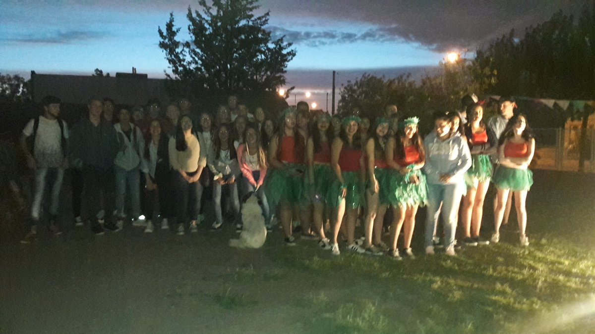 SecundariaN2's tweet photo. #CeremoniadelFuego #30NOV2018, elección de #Guardianes para #Juegos2019, despedida de #6tos, cena  #HornosInfinitos #coreos #murga5toEF #sketch #VotaciónGuardapolvos #MusicaenVivo  #Rap #Trap #ShowTalentos, organización Itinerario de #Turismo y #CAJ @BAeducacion @SecundariaDGCYE https://t.co/YtvJTR7aIl