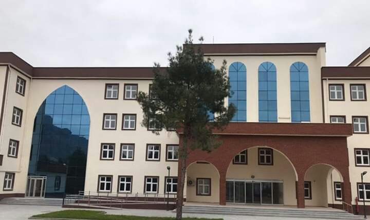 orbay05's tweet photo. Devlet-Millet El Ele,
Nice G��zel Eserlere.
İlahiyat Fakültemiz
Yeni Hizmet Binasında 
Egitim-Öğretime Başladı.
Unutmayalım
Mekanları Güzelleştiren, 
İçindeki İnsanlardır...
@amasyaauni https://t.co/mnXz7n1oon