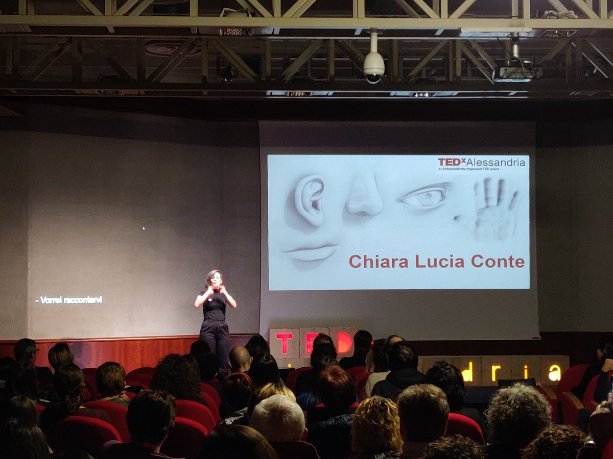 TEDxAlessandria's tweet photo. Ultimo intervento, Chiara Lucia Conte: visual vernacular!

#TEDxAlessandria #iSense https://t.co/DpFkQYbtxr