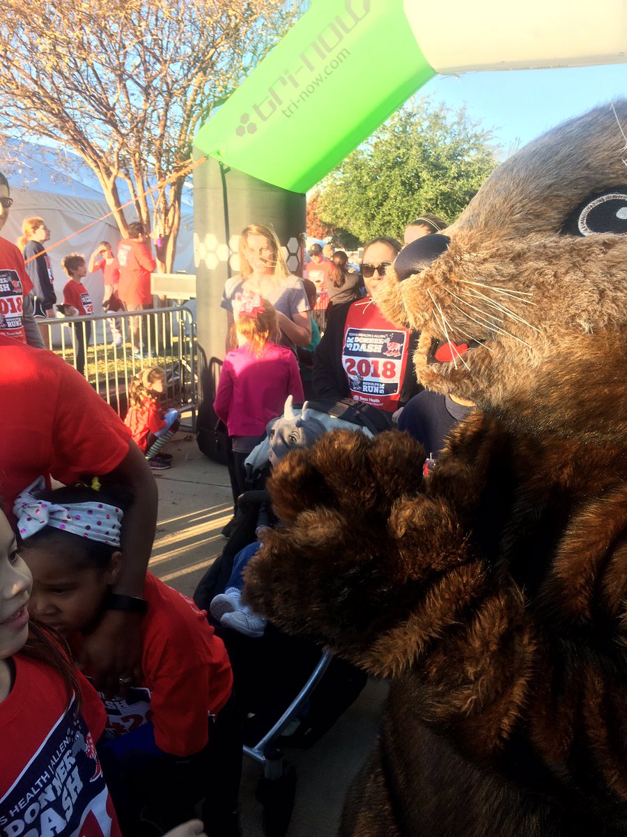 coachplatten's tweet photo. Splash was a hit! ❤️ He didn’t give up! @olsonotters @coachplatten @CityofAllenTX @AllenWellness https://t.co/sSXs9cPGJT