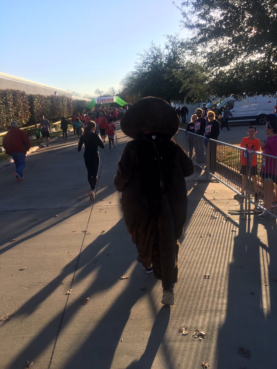 coachplatten's tweet photo. Splash was a hit! ❤️ He didn’t give up! @olsonotters @coachplatten @CityofAllenTX @AllenWellness https://t.co/sSXs9cPGJT