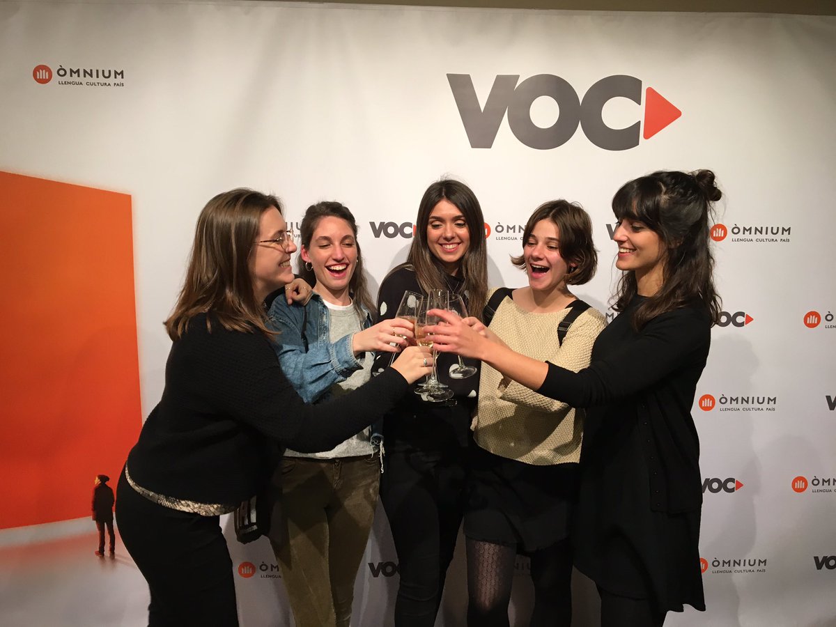 bidesdoc's tweet photo. Ahir a la cloenda del #VOC2018 tinguérem el plaer de gaudir i conèixer als membres d’altres equips! Us agraïm a totes i tots els comentaris positius cap al projecte @bidesdoc , gràcies!!! #bidesdoc #festival https://t.co/lm68IWcCnO