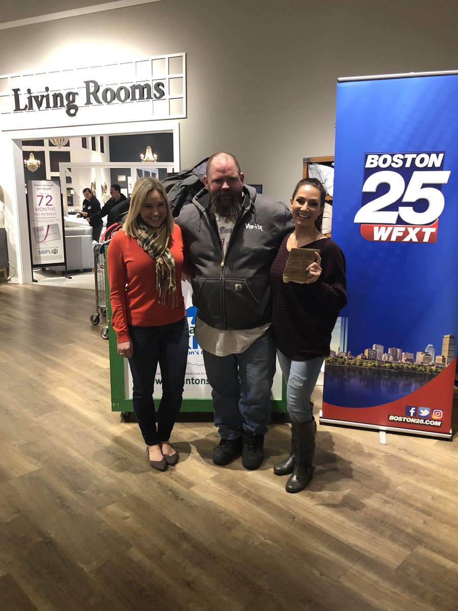 @bigmouthbigbelly just dropped off 1,302 collected coats at the <a href="/boston25/">Boston 25 News</a> coat drop off drive in #Natick! Amazing work! <a href="/shirispear/">Shiri Spear</a> and @vicki_graf were there to accept the donation

We are here until 2pm!

#giveback #coatdrive #warminghearts