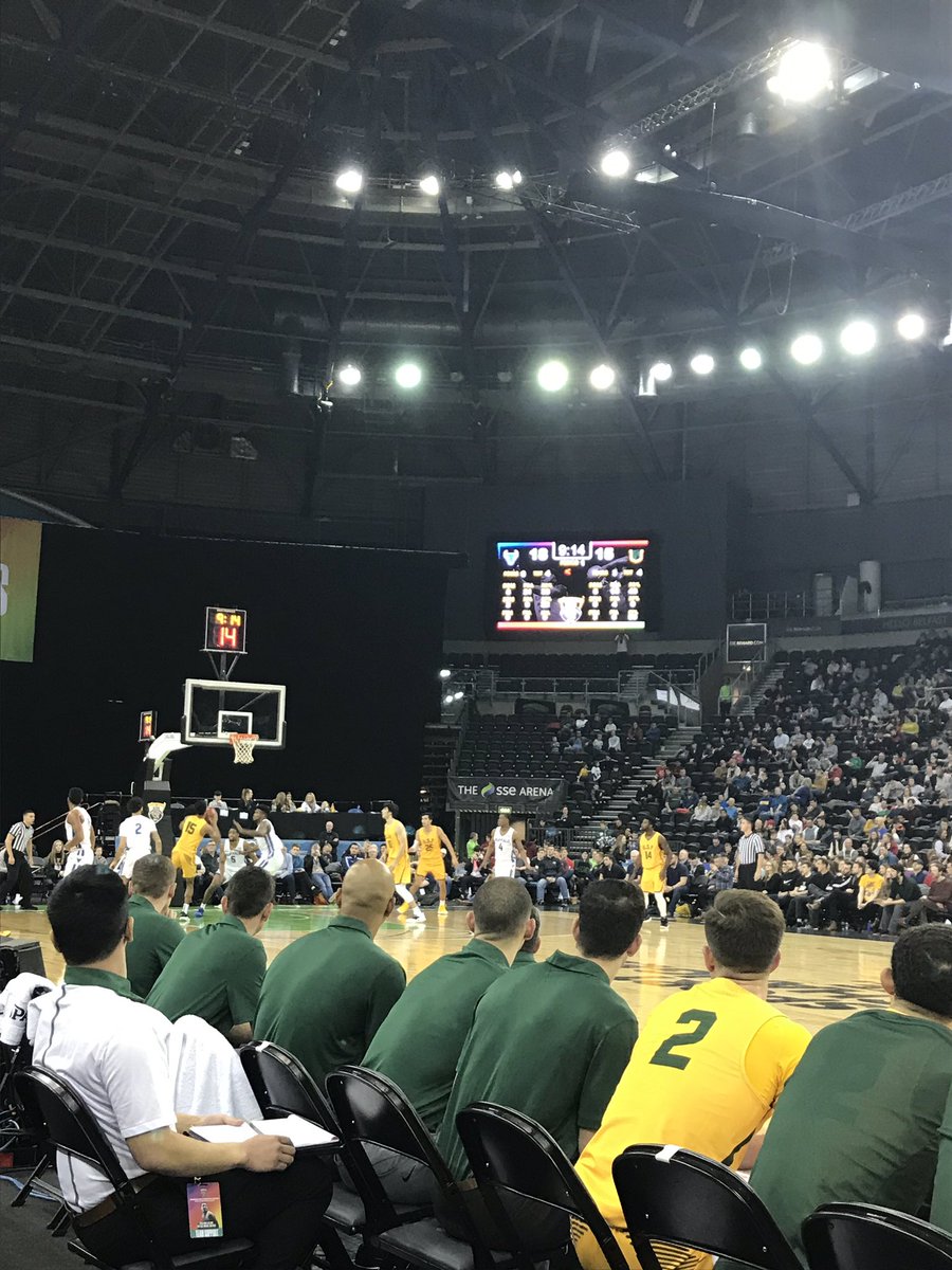 DeirdreHargey's tweet photo. Intense final game between @USFDonsMBB &amp; @UBmenshoops @BelfastClassic this afternoon @SSEBelfastArena both teams hungry for the win and the atmosphere among the crowed is feeding them #ReadySetDunk #BelfastClassic2018 🏀🙌🏻 https://t.co/5ZlCw4V01T