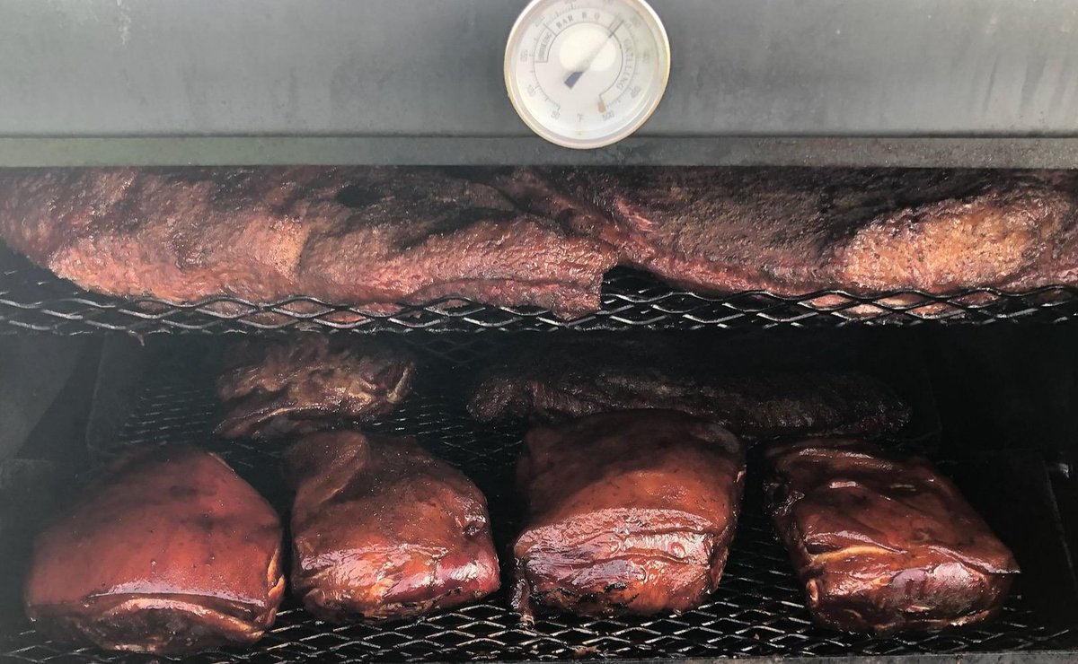 rayrays_BBQ's tweet photo. Smoked meat anyone?? 😮😎 #rayrays_bbq #noonebeatsmymeat #smokedbrisket #smokedbbq #itsallgoodep https://t.co/a8TM26brSZ