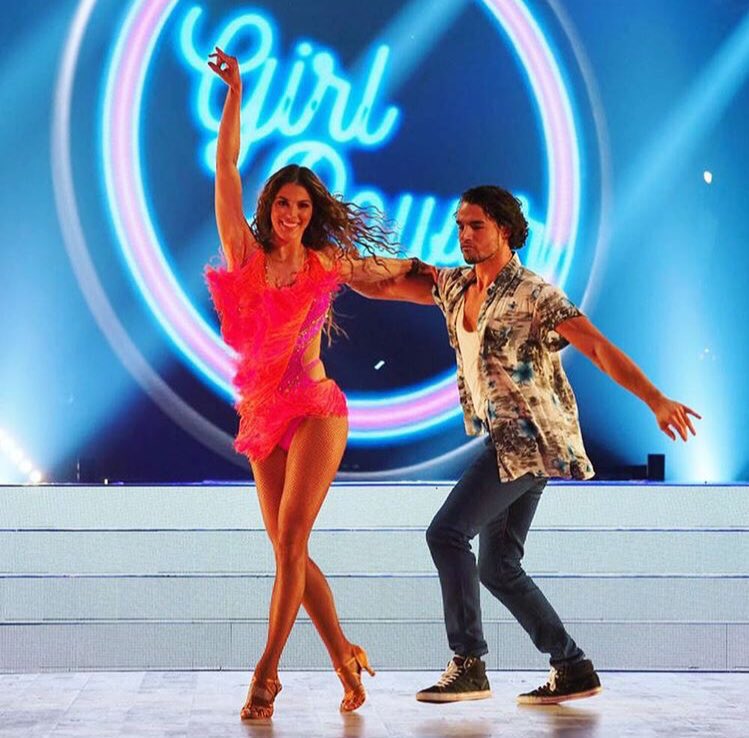 MissFranceO's tweet photo. Nous sommes fiers de ton parcours ! 10 semaines très intenses et te voilà en finale ! Ce soir, plus que jamais, on compte sur vous: Votez 1 au 72500 pour que @IrisMittenaereO et @Anthonycolette_ gagnent la 🏆 et soient nos champions ! #DALS #FINALE https://t.co/RIFAJi8Gxz