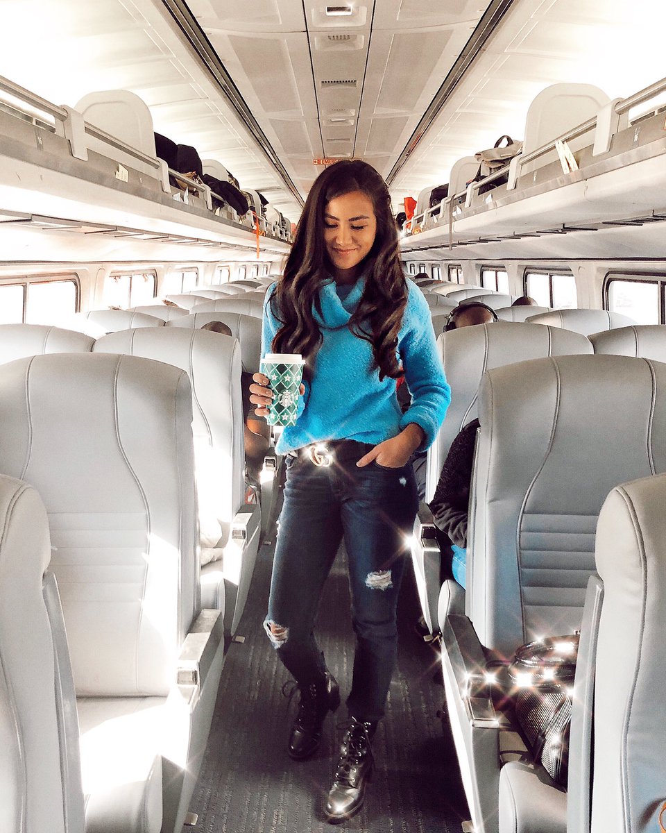 CailaQuinn's tweet photo. Who needs a sleigh when you have Amtrak? ๐๐๐
๐ผโจ #OfftoBoston!!! https://t.co/fkWRuvjnXg