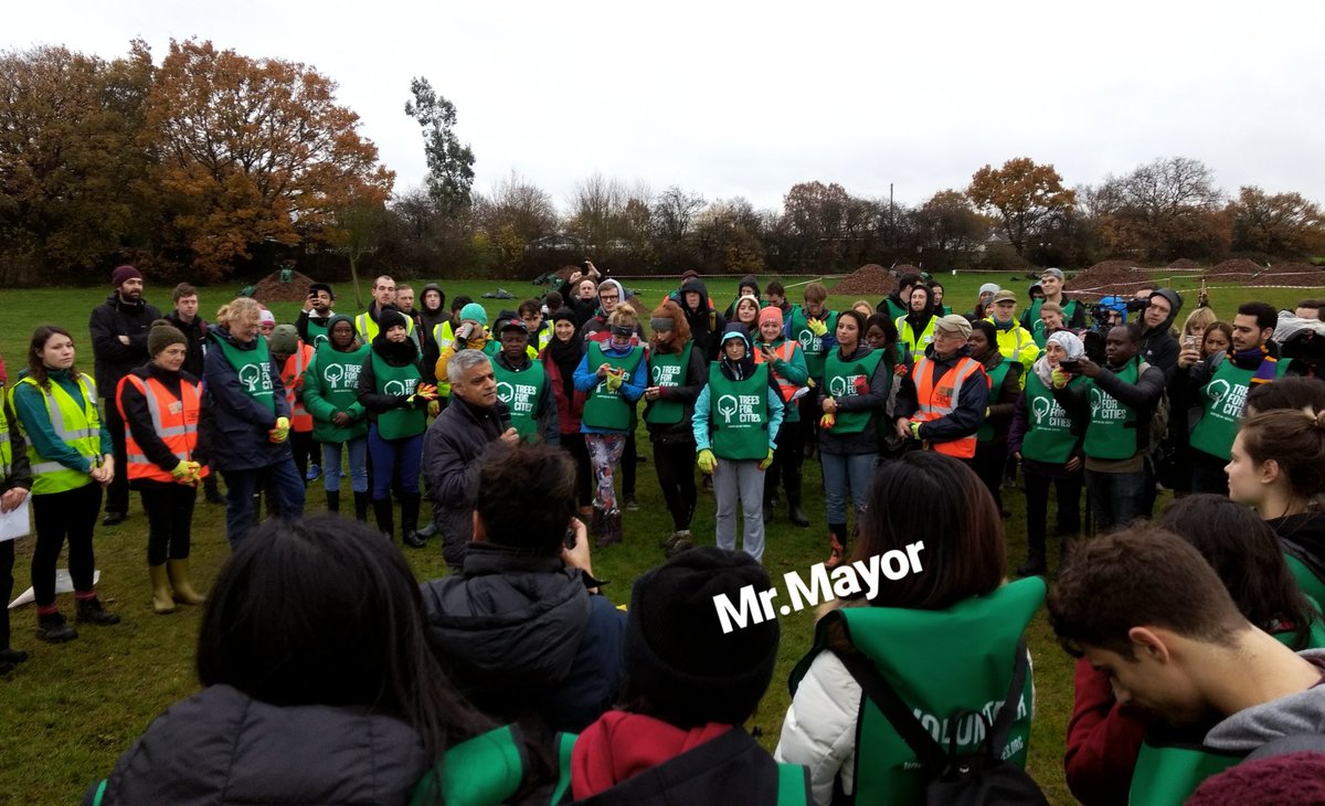 Great day planting trees with the old team and hundreds of other volunteers. Don't get a more rewarding workout then that 🌳💪🌲@treesforcities
