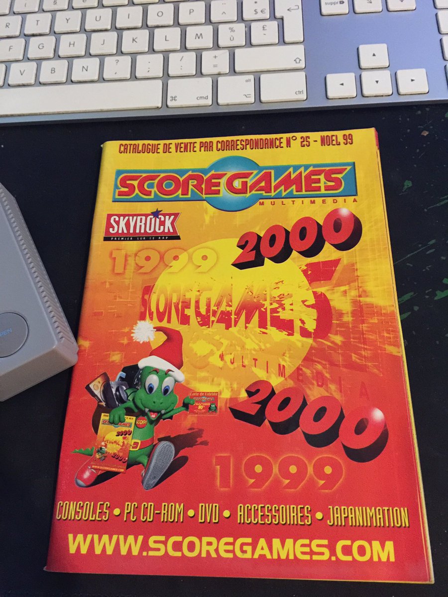 Geek_Gen_France's tweet image. Quand tu ressort une PS1 pour un VLOG et que tu trouves ça dans la boite 😜😱 #ScoreGames #Game #Nostalgie @NemcoShow regarde ça 😉