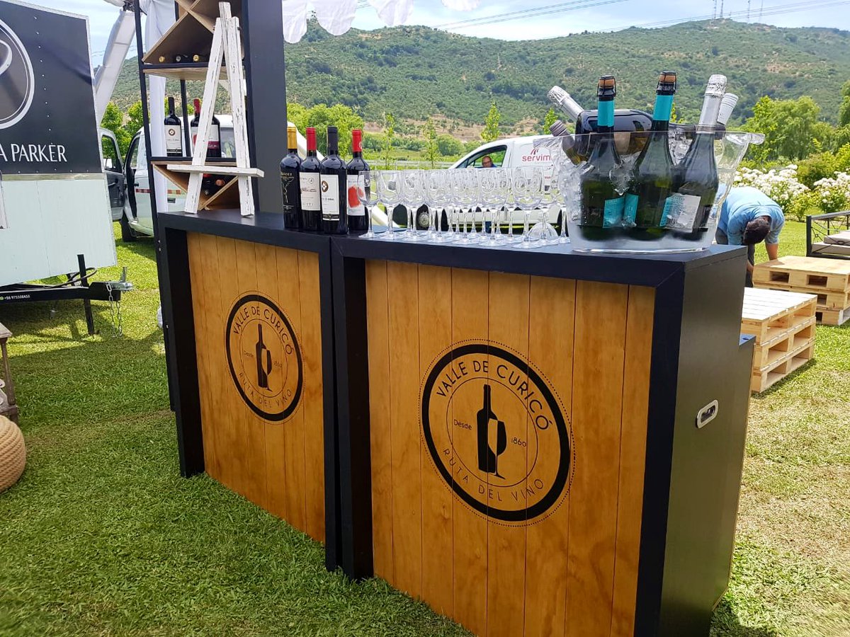 winesofcurico's tweet photo. ¡Así los estamos esperando en #BazarZapallarCurico! Con Espumantes y Vinos Tranquilos de nuestra #RutadelVinoVallesdeCuricó y estrenando parte de nuestro nuevo #StandModular! 😃😃🍷🍷🍾🍾 https://t.co/Bz2HCanQle