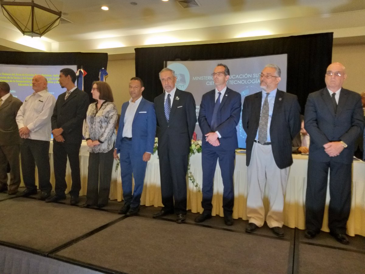 jconcepcion3's tweet photo. Acto dd reconocimiento investigador titular de la nación. Jesús Gilberto Concepcion https://t.co/JgaIisLY0m