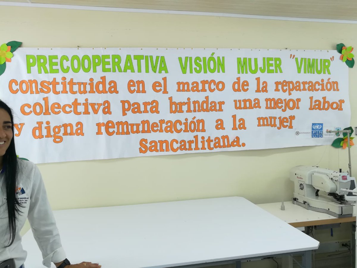 PnudColombia's tweet photo. En San Carlos #Antioquia, la Asociación Visión Mujer abre su empresa de confecciones como parte de las #ReparacionesColectivas. Con desfile inaugural, las mujeres dan ejemplo de cómo crear empresa para el desarrollo del municipio. @MintrabajoCol @PnudColombia #Sumandopaz https://t.co/J5v1ydvqHd