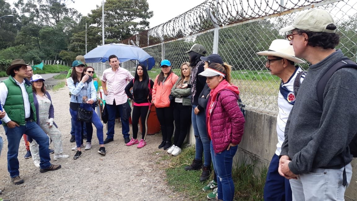 AngelicaLozanoC's tweet image. Un grupo de ciudadanos quisieron recorrer y conocer la Reserva #VanDerHammen para entender por qué hay que protegerla.

¿Quieren saber más? Aquí la explicación de mi asesora ambiental Luisa Moreno y Nury Silva de la Veeduría de la Reserva facebook.com/angelicalozano…