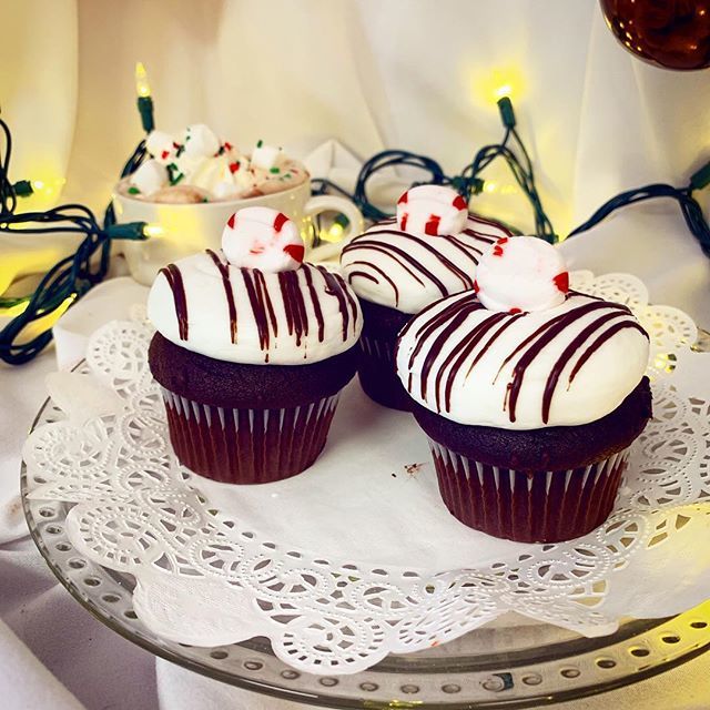 LarrysHouse's tweet photo. Introducing December’s flavor of the month— Peppermint Hot Cocoa!!!! We take our classic chocolate cupcake, stuff it with light and fluffy Hot Cocoa Angel Cream, and ice it with Peppermint Buttercream. Then we top it off with rich fudge drizzle and a pep… https://t.co/BRItzy9NUi https://t.co/MUv3DBFqDP