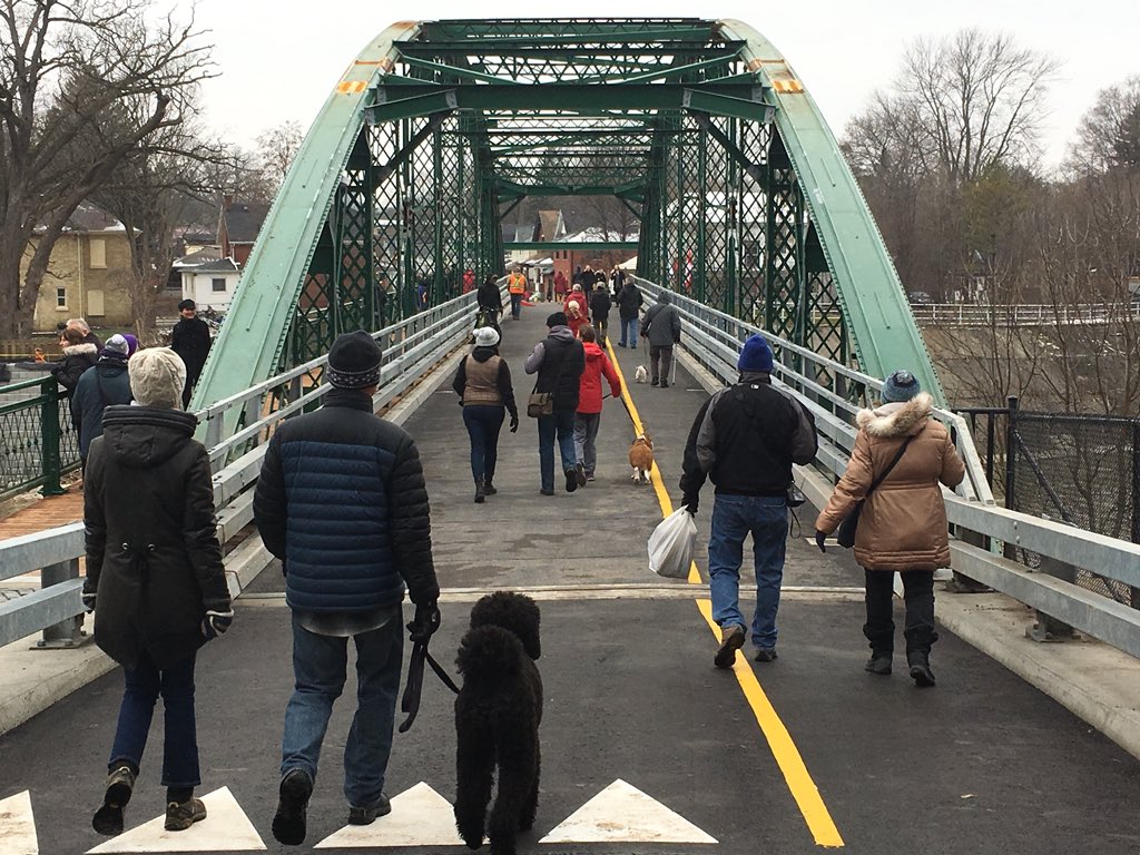 BrentLaleCTV's tweet photo. The BlackFriars Bridge is Open! @CTVLondon https://t.co/mz0PQNO8wi