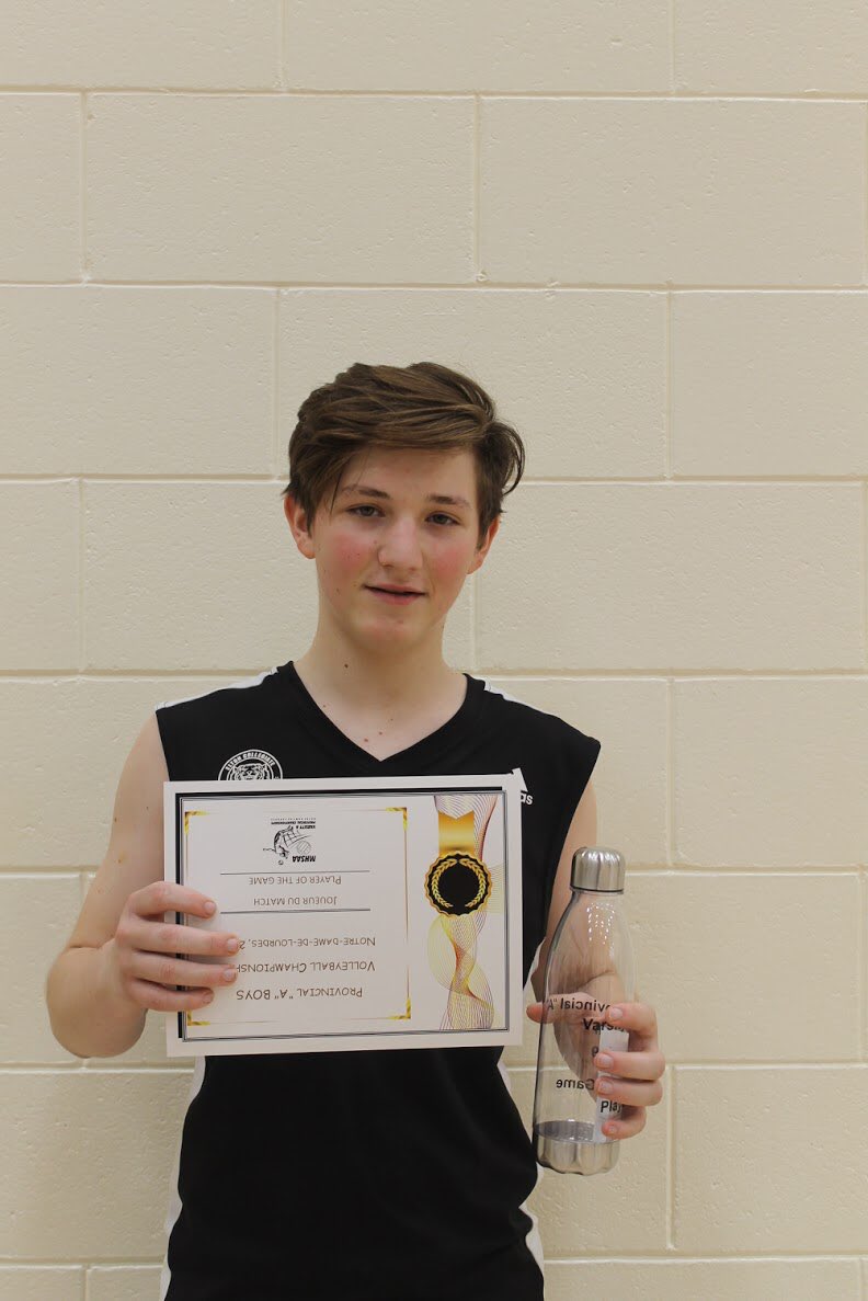 CoyotesErnd's tweet photo. Congrats to Elton Sabres Player of the Game #1 Joey Halstead @MHSAA_ #mhsaa https://t.co/xyyuoUWvuk
