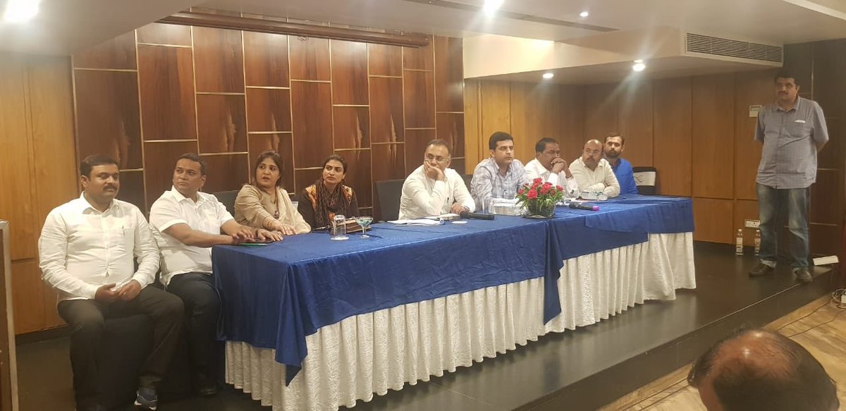 dineshgrao's tweet photo. Addressed the @INCKarnataka Social Media coordinators meeting. Focused on strategies for 2019 election and exposing the false/fake news propaganda of the BJP &amp; their Bhakts. @ArshadRizwan @TabbuRao Dr Yatindra etc participated. https://t.co/WLDP5qADCn