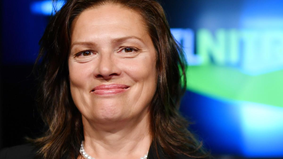 WELTAMSONNTAG's tweet photo. „Formel eins“-Moderatorin Steffi Tücking ist tot https://t.co/hYsJlnyswT https://t.co/u6xtF6dInq